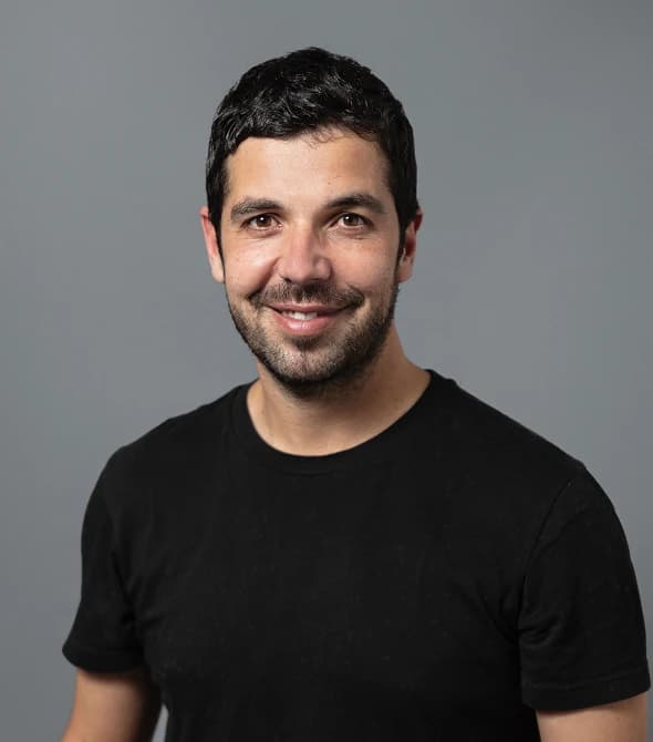 Dr. Rai León